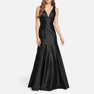 Monique Lhuillier Bridesmaid black v neck trumpet gown